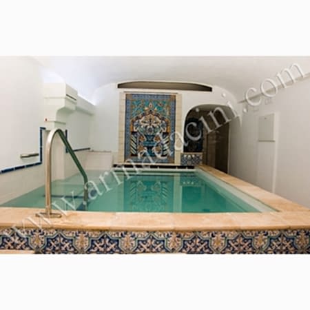 Otel Türk Hamamı Kurna Arkası El Dekoru Pano Kütahya ve iznik çinileri türk hamamı çini pano seramik dekorasyon hand made interior tile